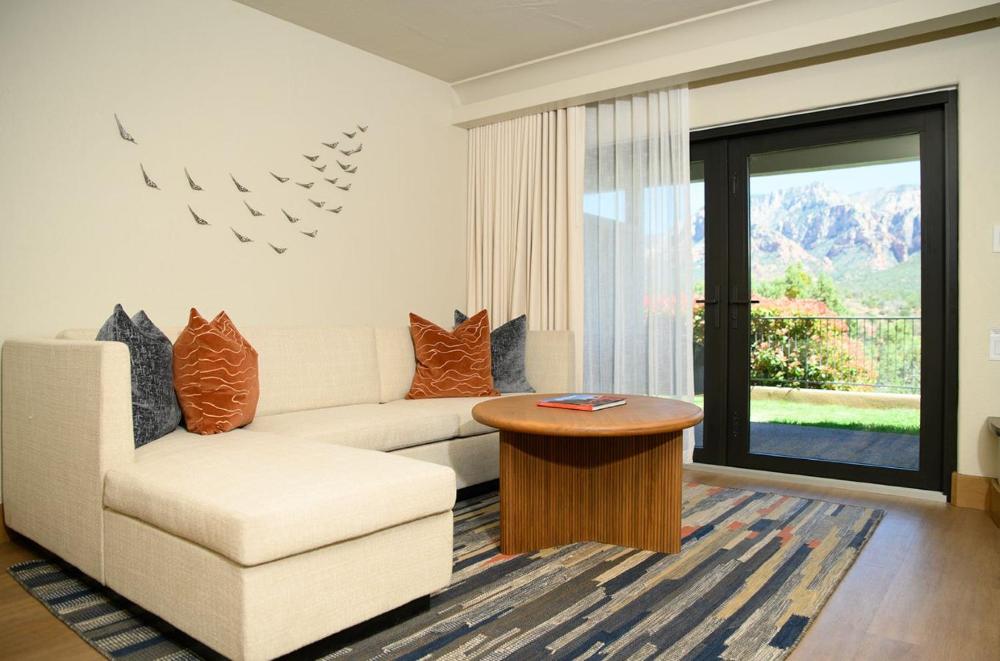 Cliffs Suite with Sofa Bed, Hearing Impaired ADA interior