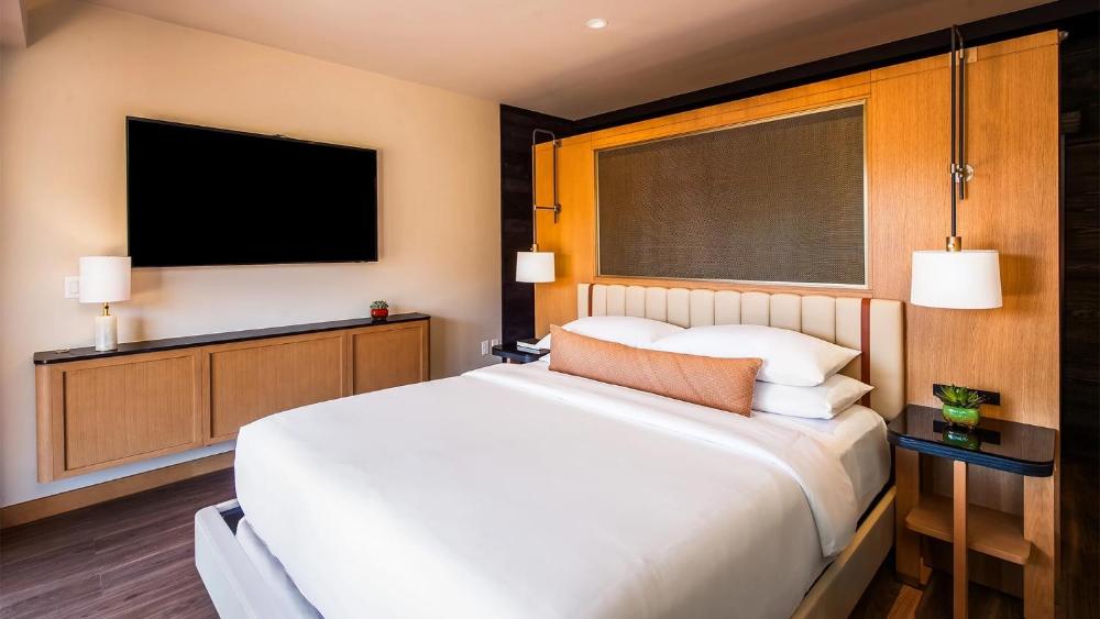 King Room with Mountain View interior
